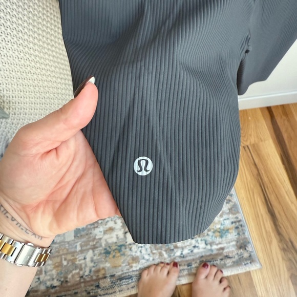 Lululemon ribbed biker shorts in slate gray - Picture 5 of 9
